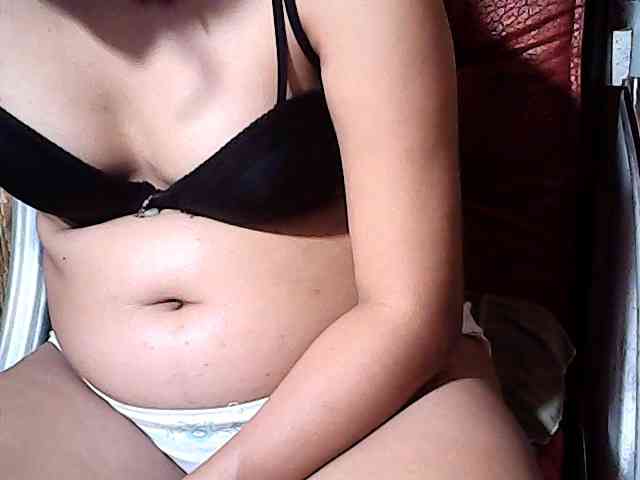 HornyNica webcam