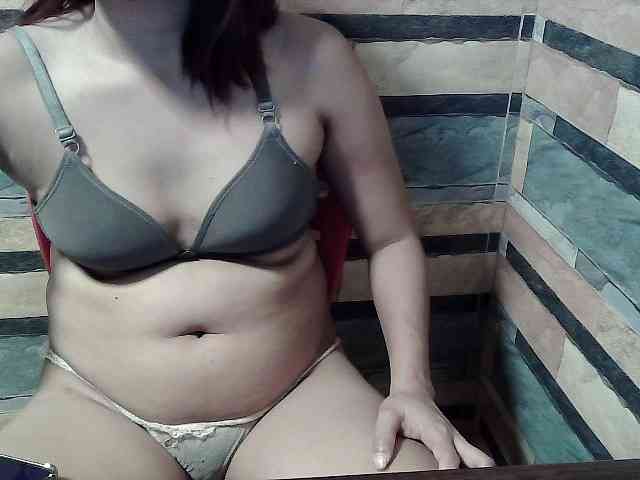 HornyNica webcam