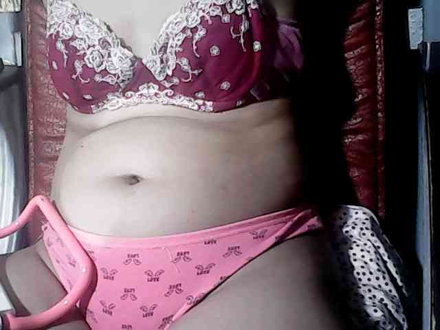 HornyNica webcam