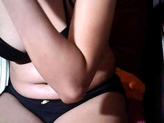 HornyNica webcam