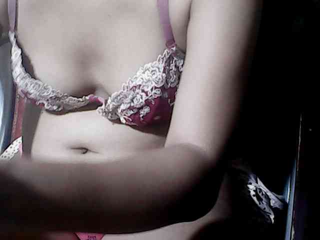 HornyNica webcam