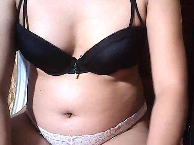 HornyNica webcam
