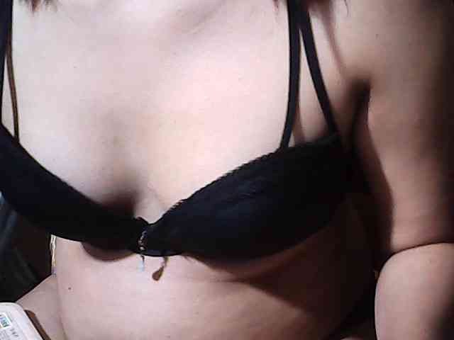 HornyNica webcam