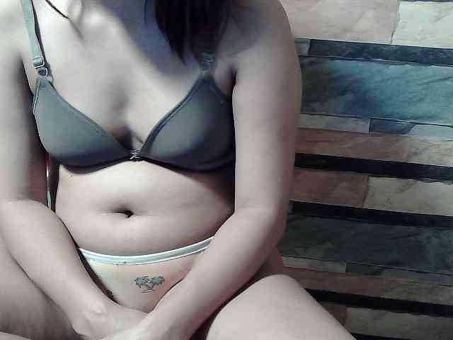 HornyNica webcam