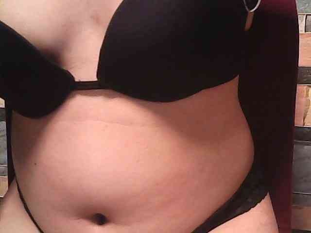 HornyNica webcam