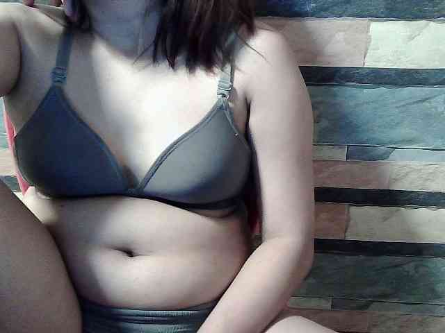 HornyNica webcam
