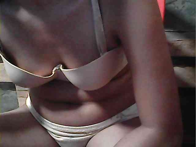 HornyNica webcam