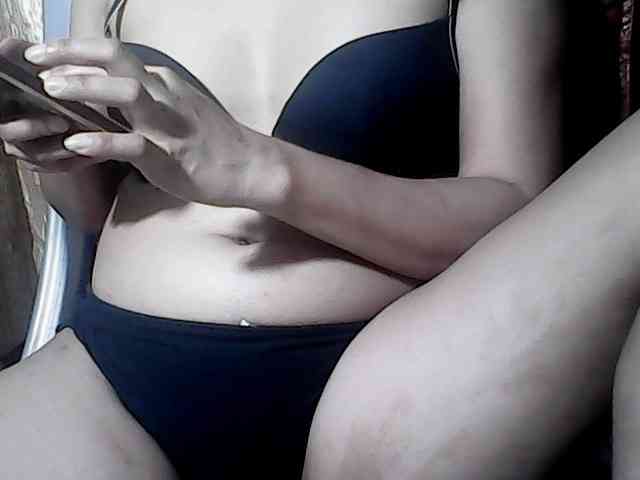 HornyNica webcam