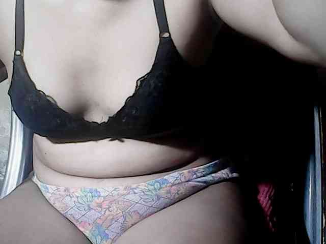 HornyNica webcam