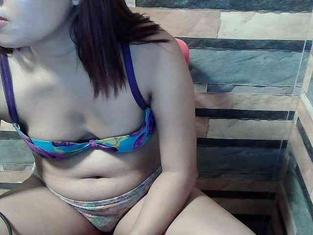 HornyNica webcam