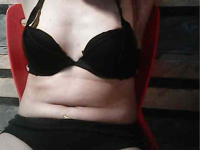 flowerhairypinay Live Webcam on BongaCams