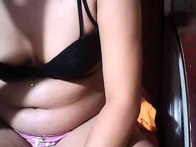 HornyNica webcam