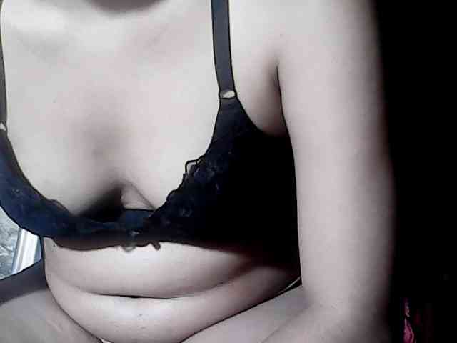 HornyNica webcam