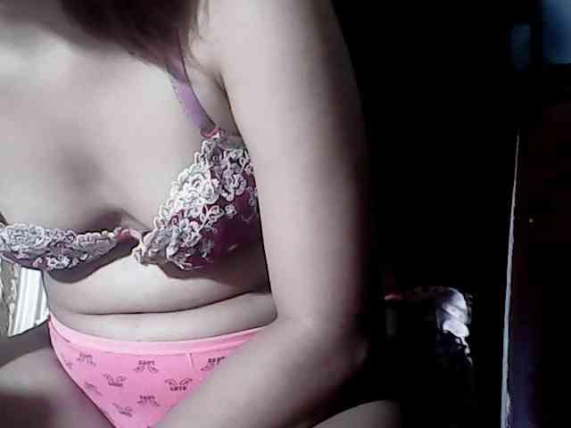 HornyNica webcam
