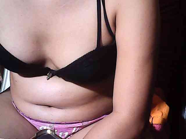 HornyNica webcam