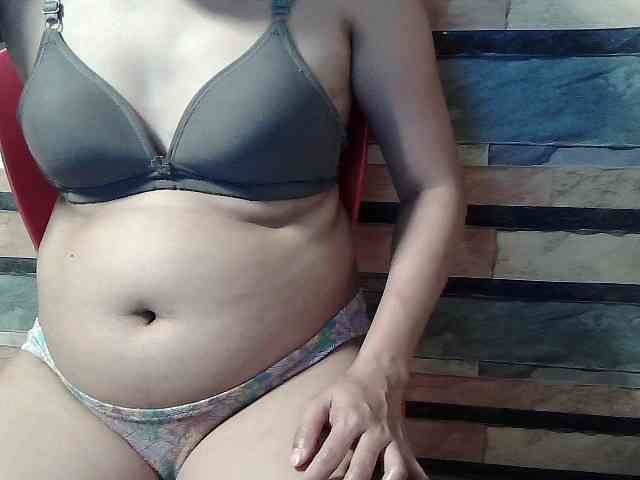 HornyNica webcam