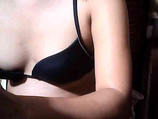 HornyNica webcam