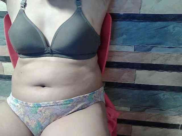 HornyNica webcam