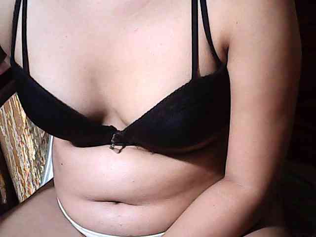 HornyNica webcam
