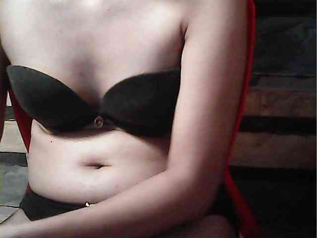 HornyNica webcam