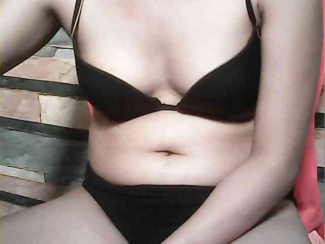 flowerhairypinay Live Webcam on BongaCams