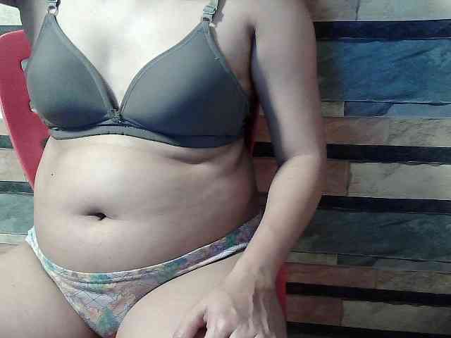 HornyNica webcam