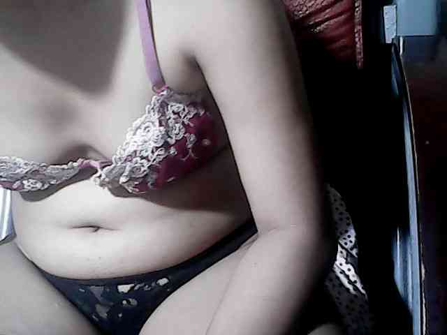 HornyNica webcam