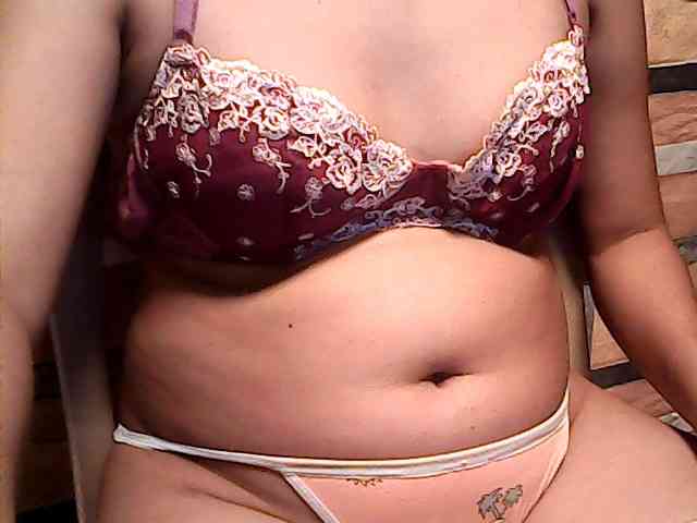 HornyNica webcam