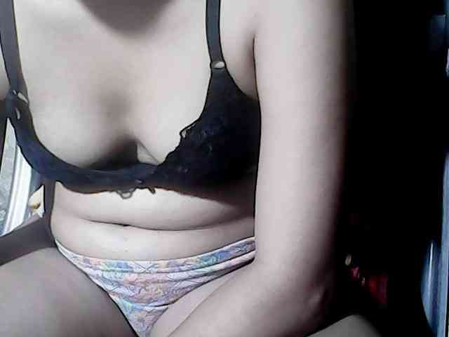 HornyNica webcam