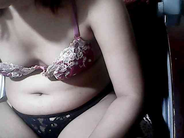 HornyNica webcam