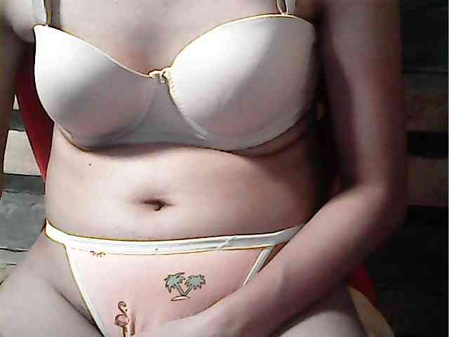 HornyNica webcam