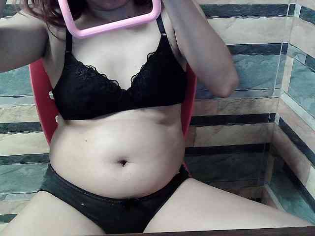 HornyNica webcam