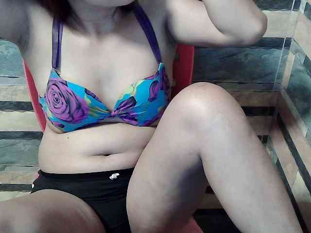HornyNica webcam