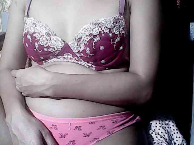 HornyNica webcam