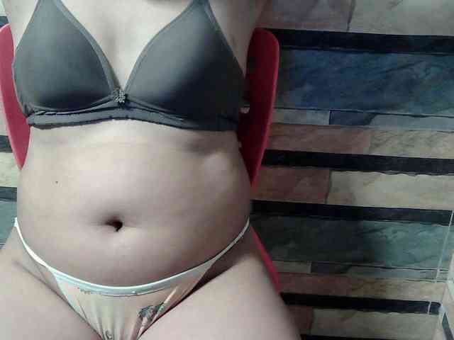 HornyNica webcam