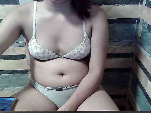 HornyNica webcam