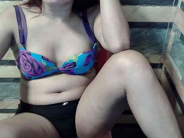 HornyNica webcam