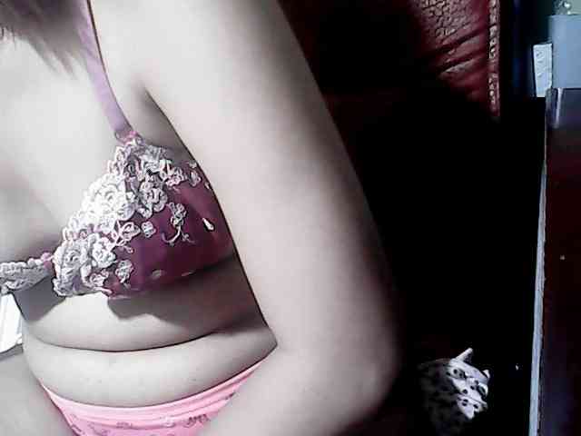 HornyNica webcam