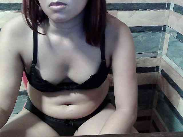 HornyNica webcam