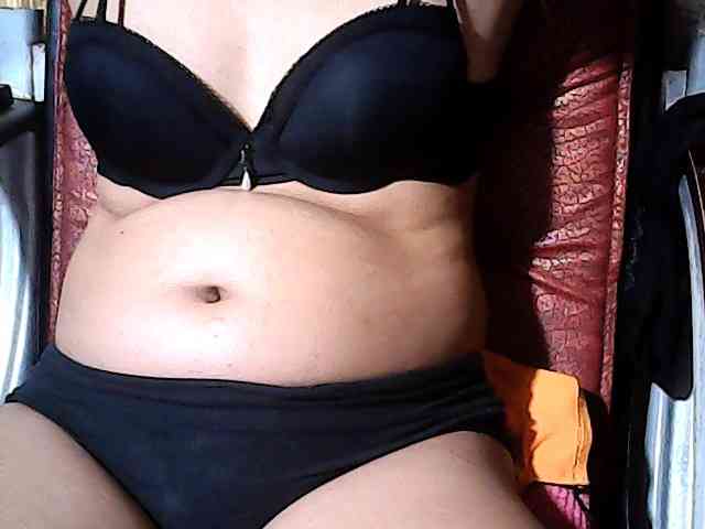 HornyNica webcam