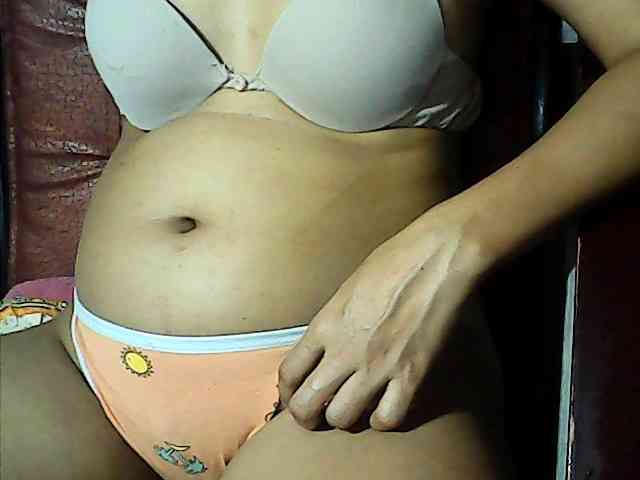 HornyNica webcam