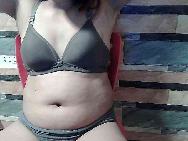 HornyNica webcam