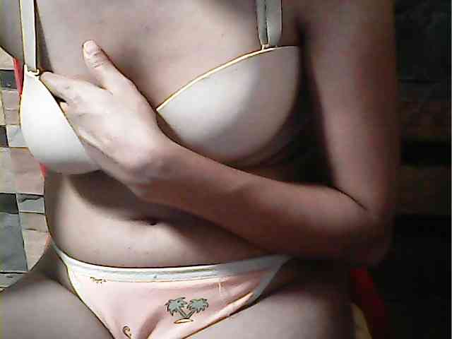 HornyNica webcam