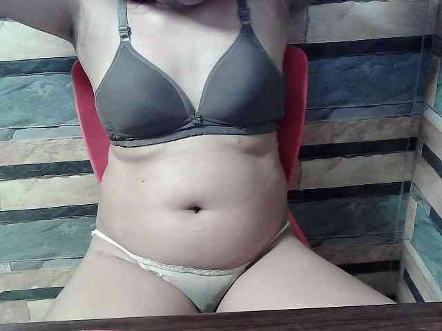 Modella: HornyNica