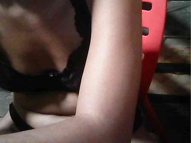 HornyNica webcam