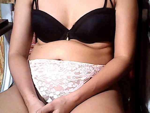 HornyNica webcam