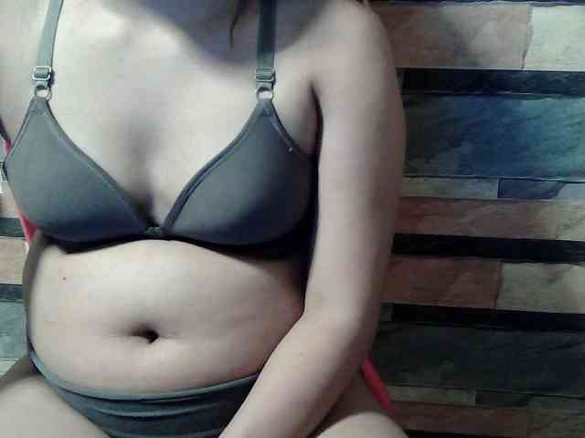 HornyNica webcam