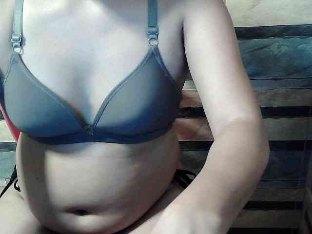 HornyNica webcam