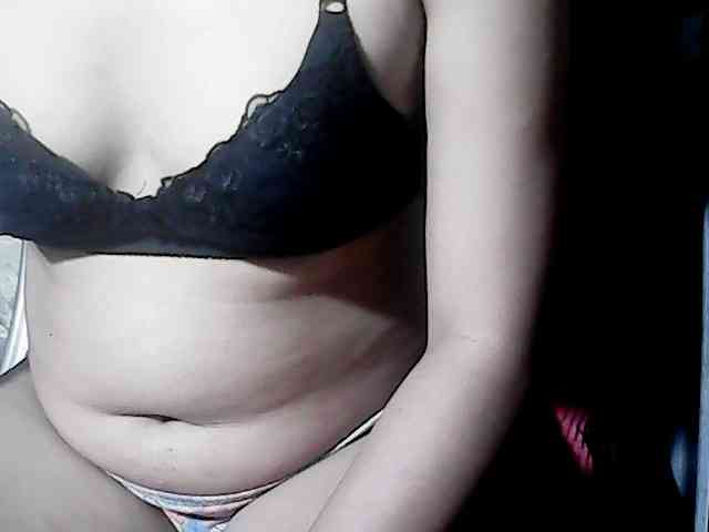 HornyNica webcam