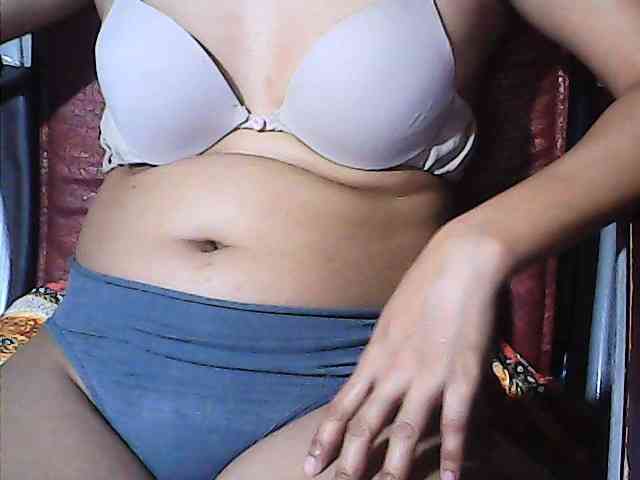 HornyNica webcam